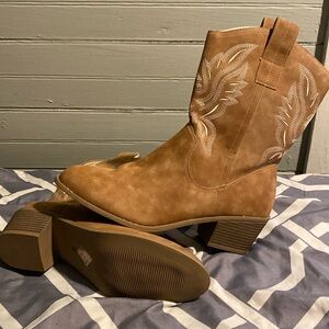 Womens cow girl boots